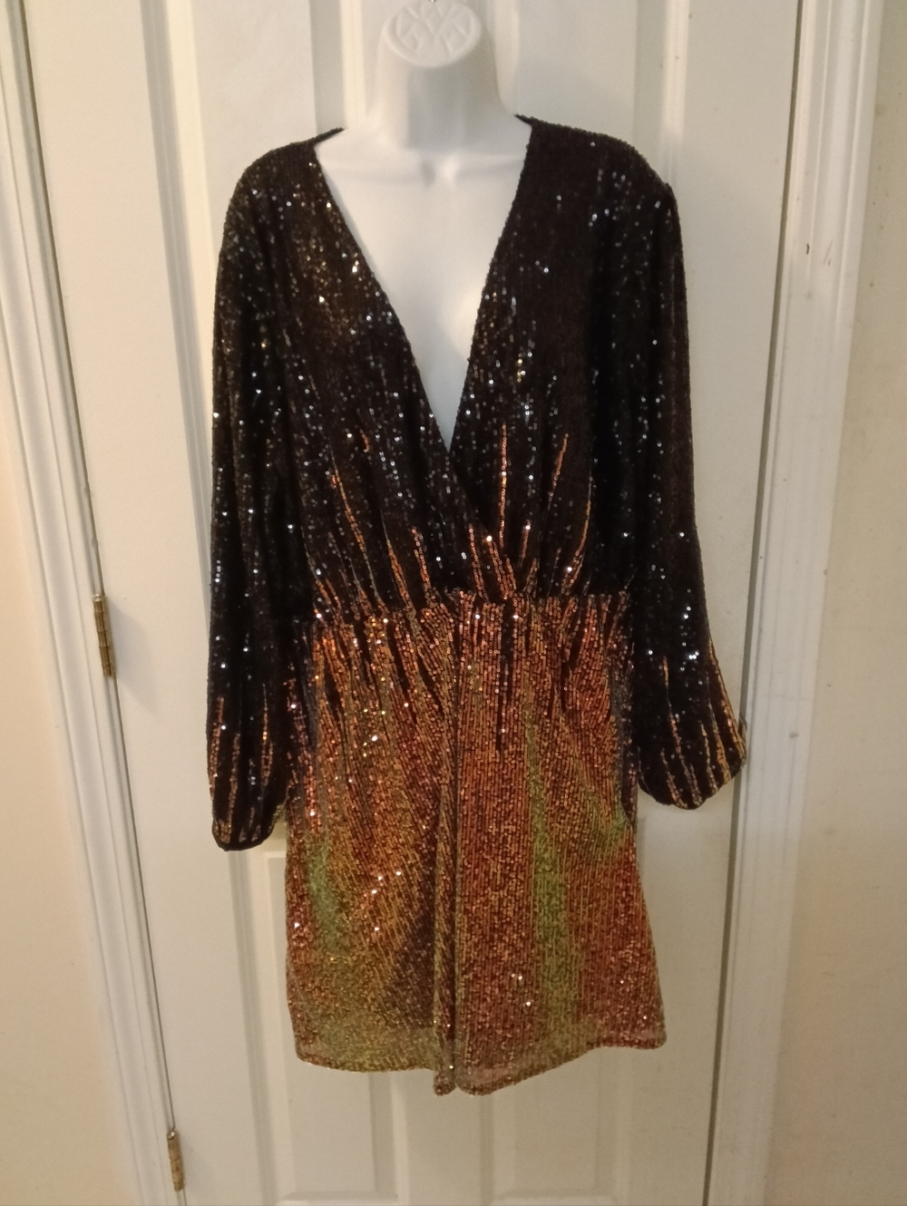 RED DOT BOUTIQUE Sequin Deep V-Neck Cocktail Dress in Black and Gold SIZE 3X - Picture 4 of 7